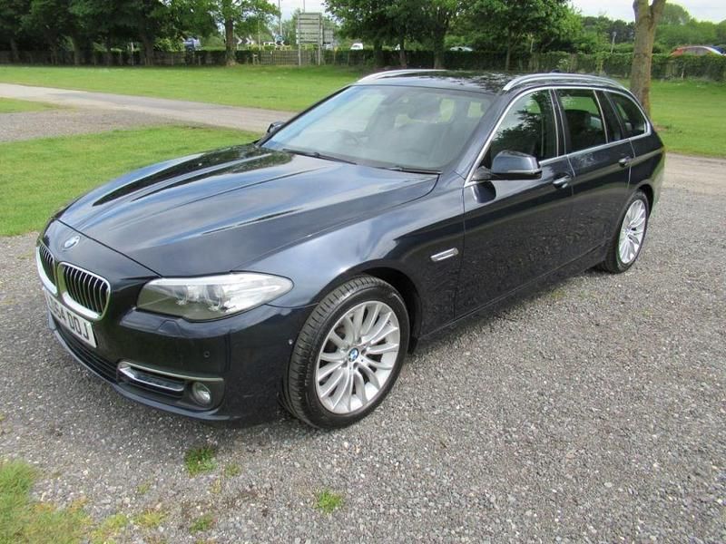Imperial blue Used 2014 BMW 520 Luxury Line Estate | £9,995 (Fair price) - Image 1/4