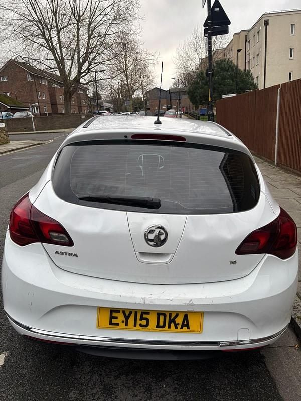 Used Vauxhall Astra SRi 115 HP (84 kW) 2015 White Hatchback