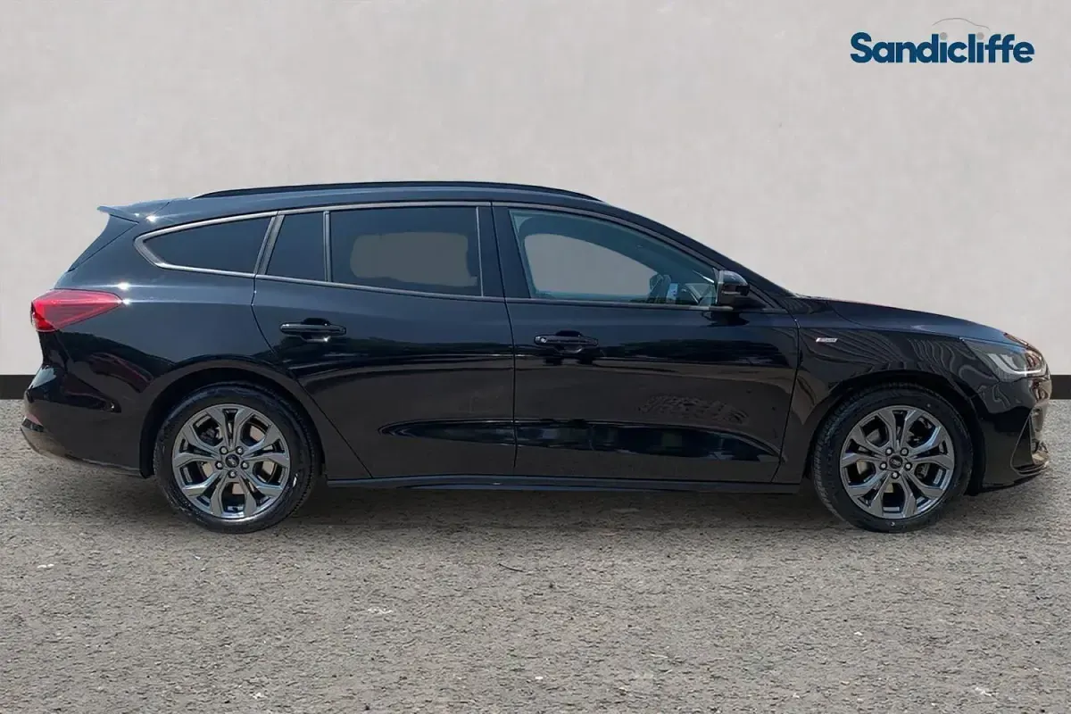 Used Ford Focus ST-Line 125 HP (91 kW) 2023 Black Estate
