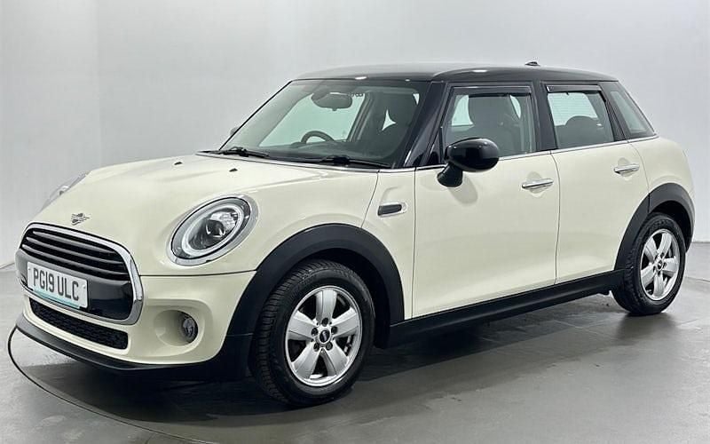 Used Mini Cooper Classic 136 HP (100 kW) 2019 White Hatchback