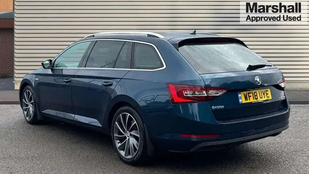 Used Skoda Superb 190 HP (139 kW) 2018 Blue Estate