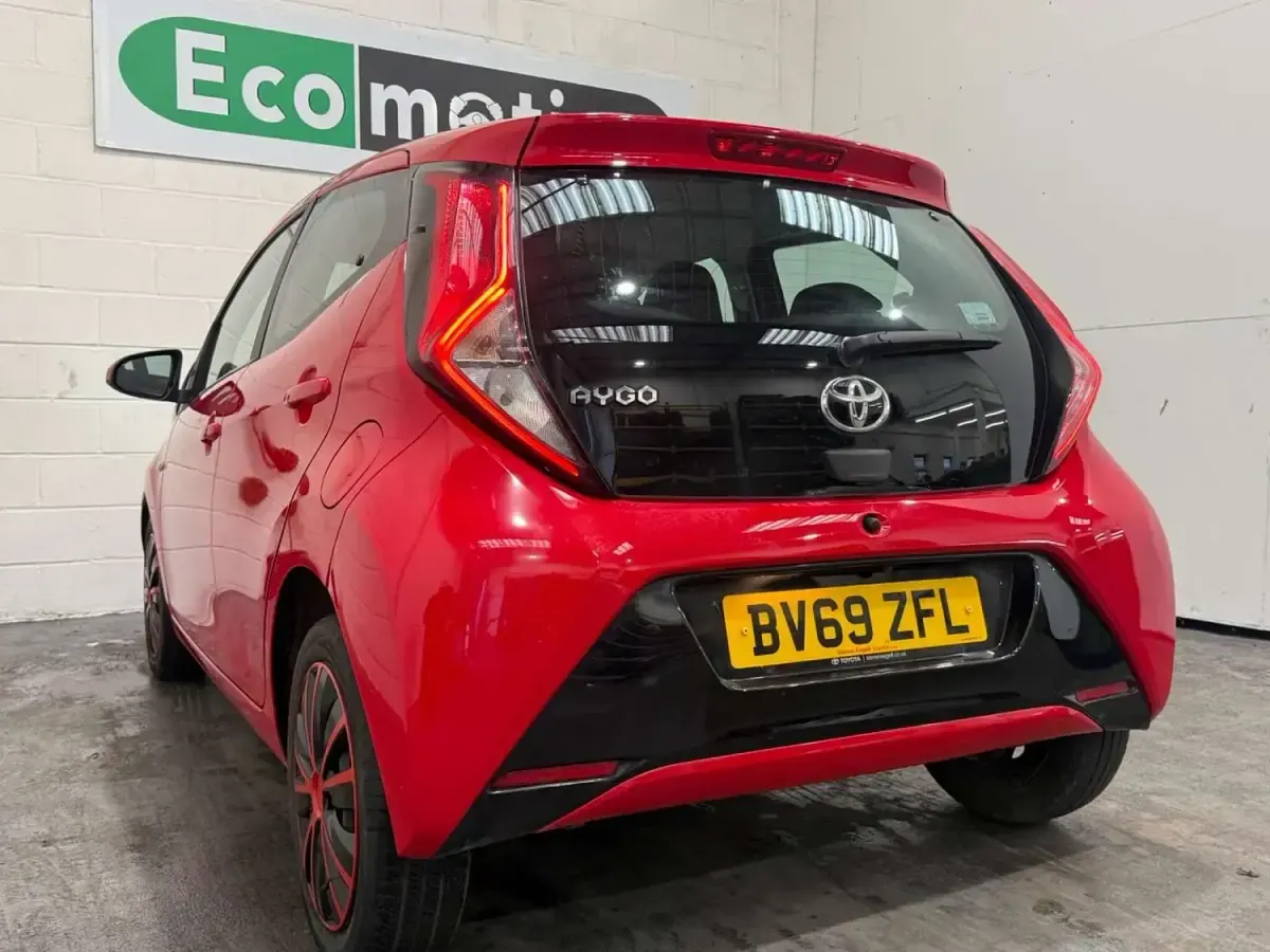 Used Toyota Aygo X-play 72 HP (52 kW) 2019 Red Hatchback