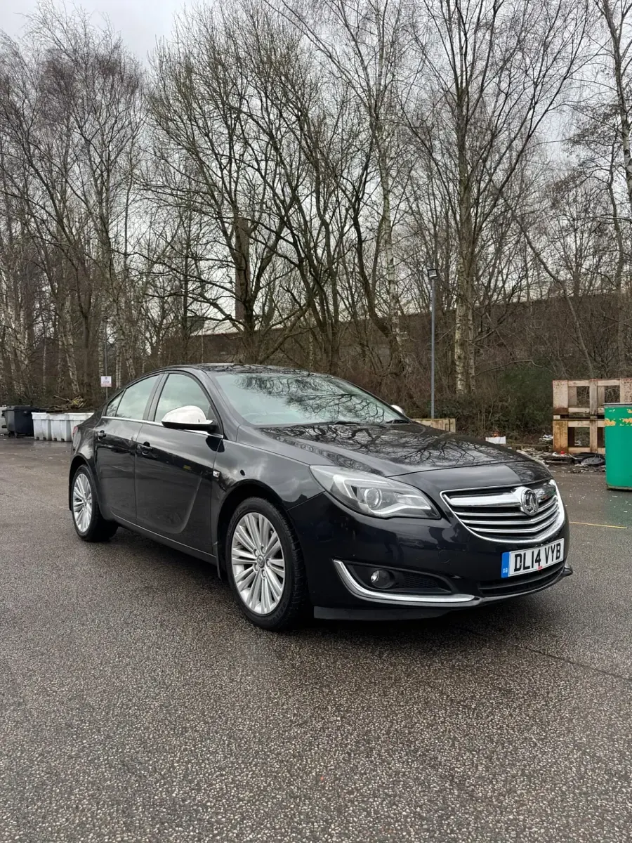 Used Vauxhall Insignia Design Edition 140 HP (102 kW) 2014 Black Hatchback
