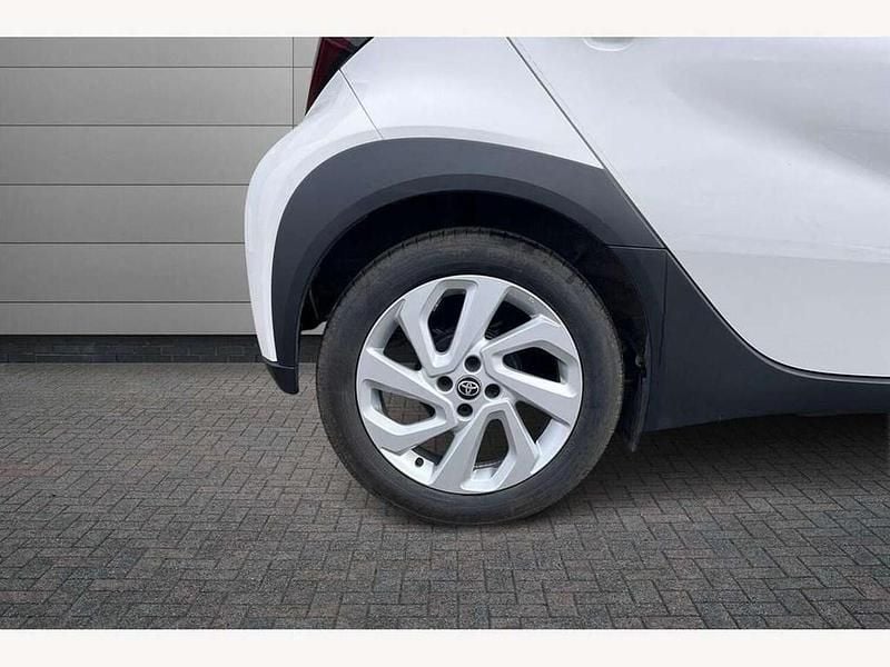 Used Toyota Aygo X PURE 72 HP (52 kW) 2025 White SUV
