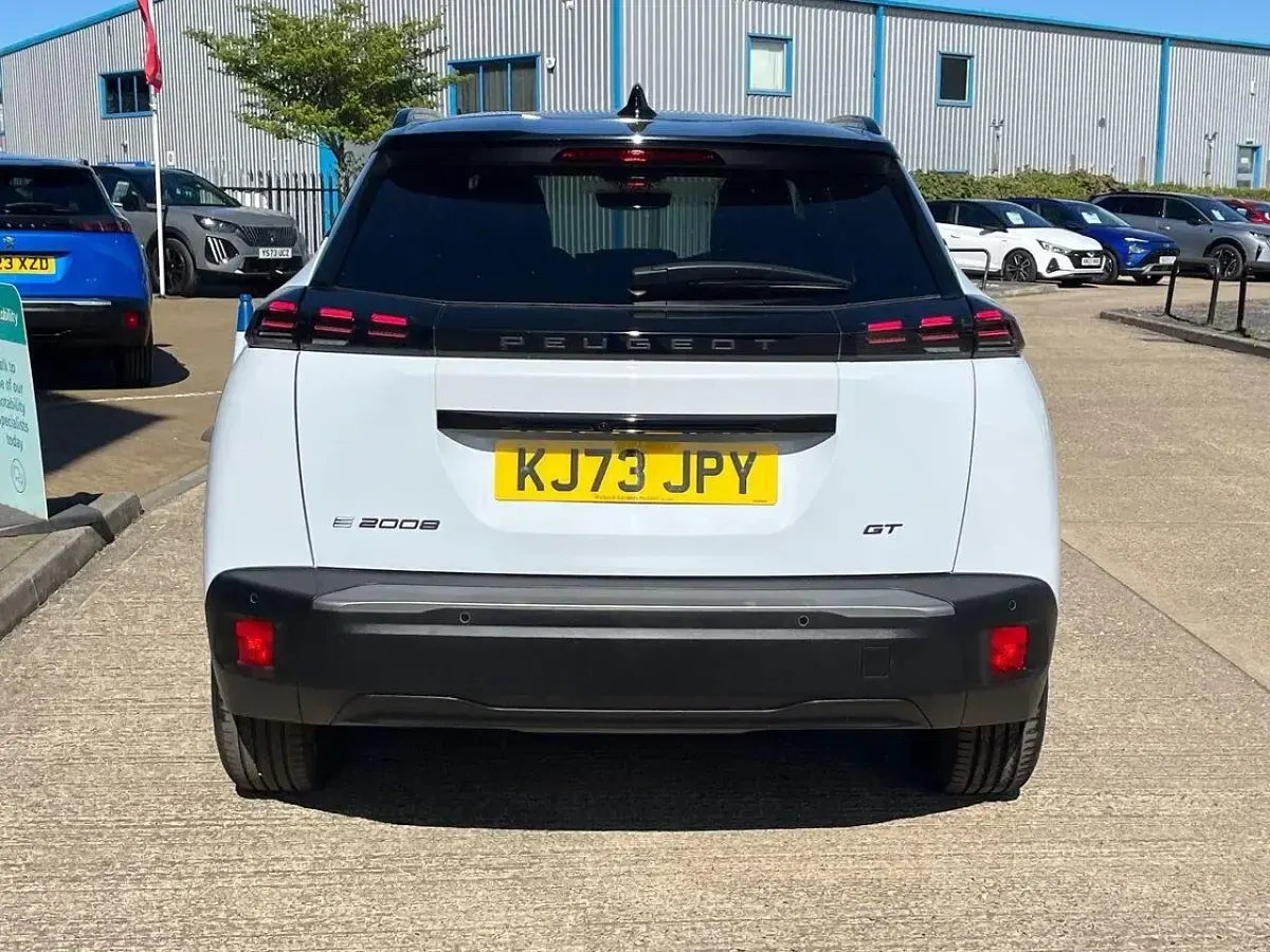 Used Peugeot e-2008 113 kW (154 HP) 2024 White SUV