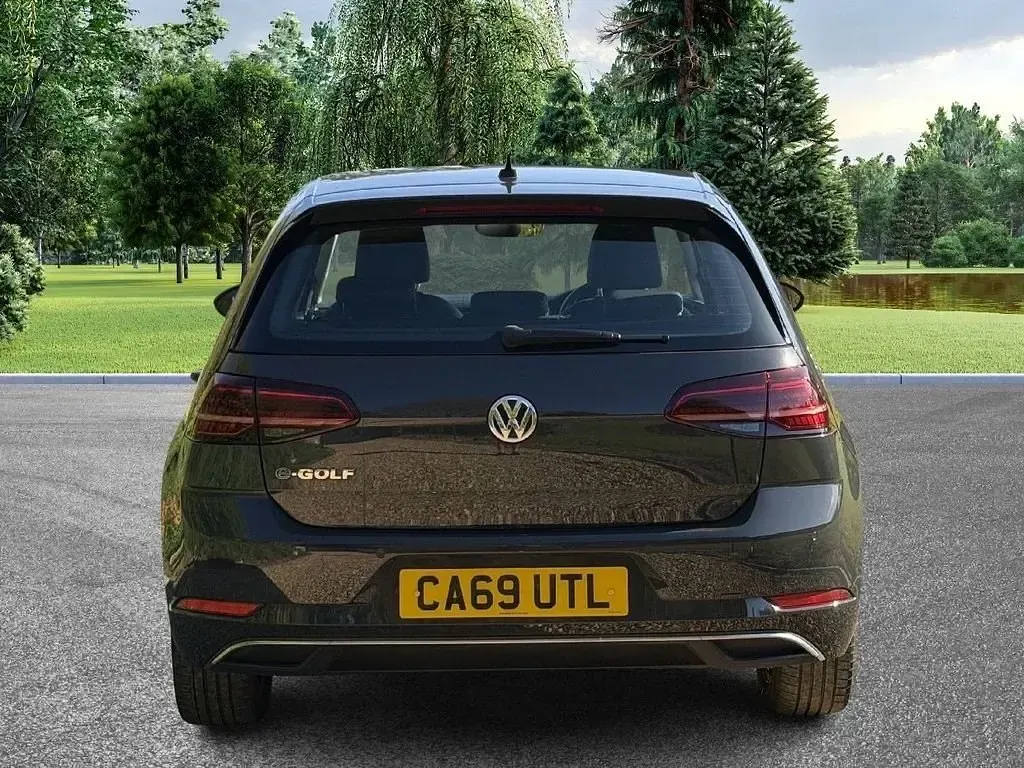 Usado VW e-Golf 100 kW (136 CV) 2020 Gris Utilitario