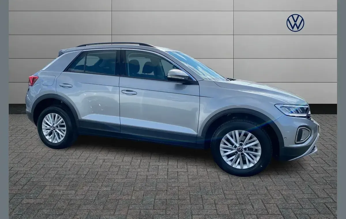 Used VW T-Roc Life 150 HP (110 kW) 2023 Silver SUV