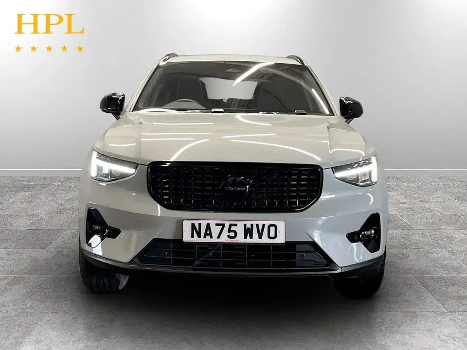 Used Volvo XC40 Plus 197 HP (144 kW) 2025 Grey SUV