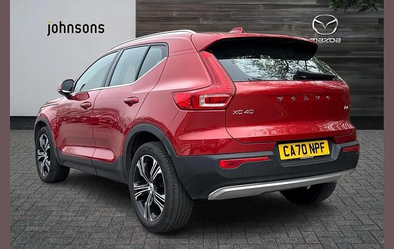Used Volvo XC40 Inscription 197 HP (144 kW) 2021 Red SUV
