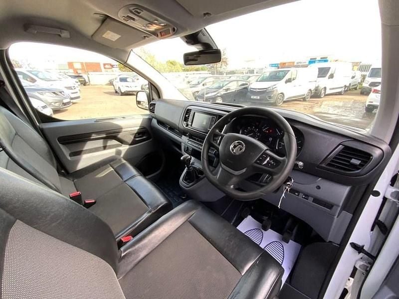 Used Vauxhall Vivaro Sportive 100 HP (73 kW) 2020 White MPV