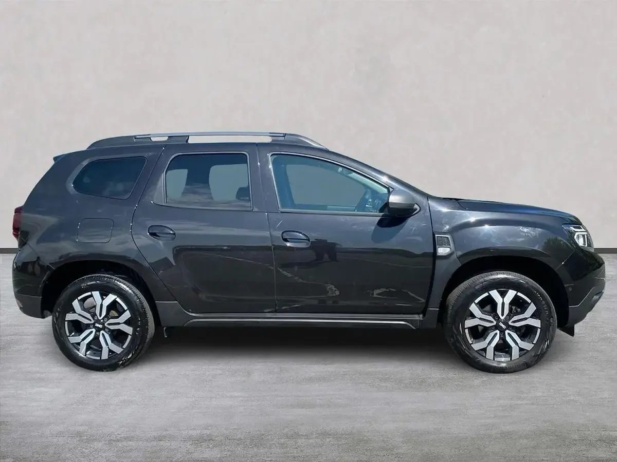 Käytetty Dacia Duster Journey 130 HP (95 kW) 2024 Musta Katumaasturi