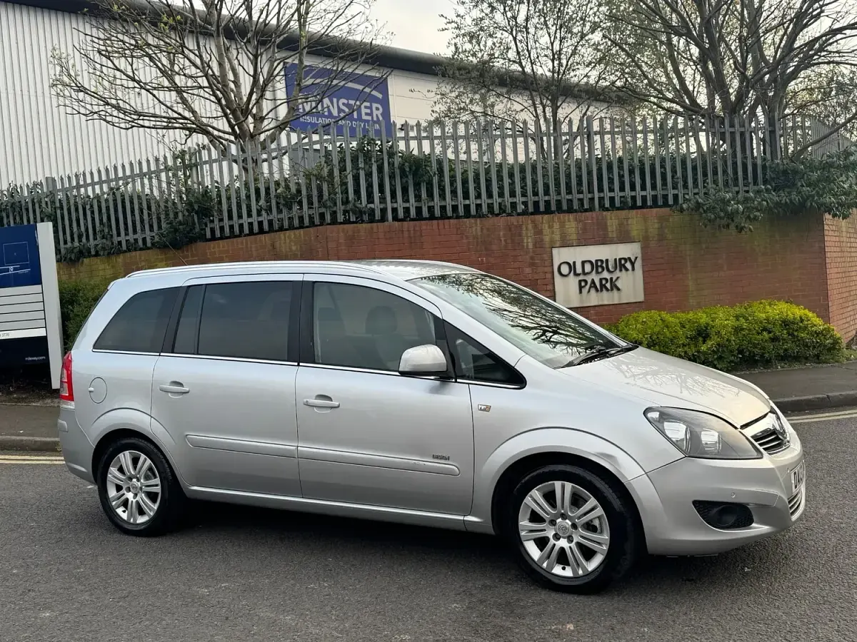 Used Vauxhall Zafira Design Edition 2013 Silver MPV