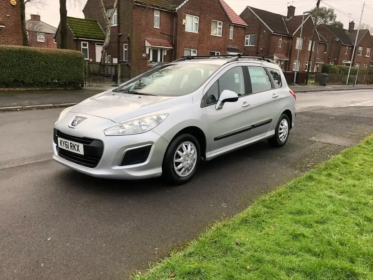 Used Peugeot 308 Access 156 HP (114 kW) 2011 Silver Estate