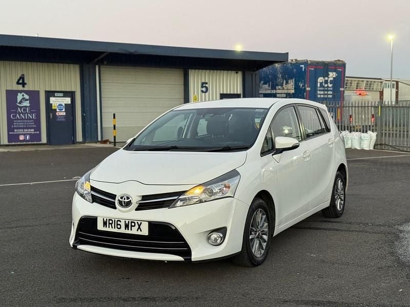 White Used 2016 Toyota Verso MPV | £5,890 (Fair price) - Image 1/4