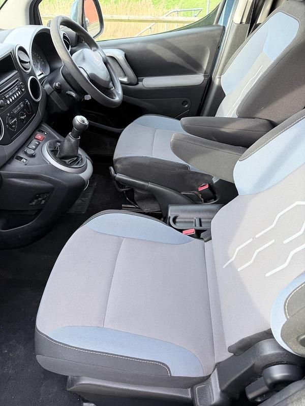 Gebraucht Peugeot Partner Tepee Active 98 PS (72 kW) 2015 Blau Van / Kleinbus