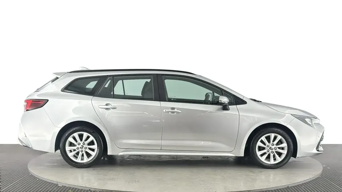 Used Toyota Corolla 140 HP (102 kW) 2025 Silver Estate