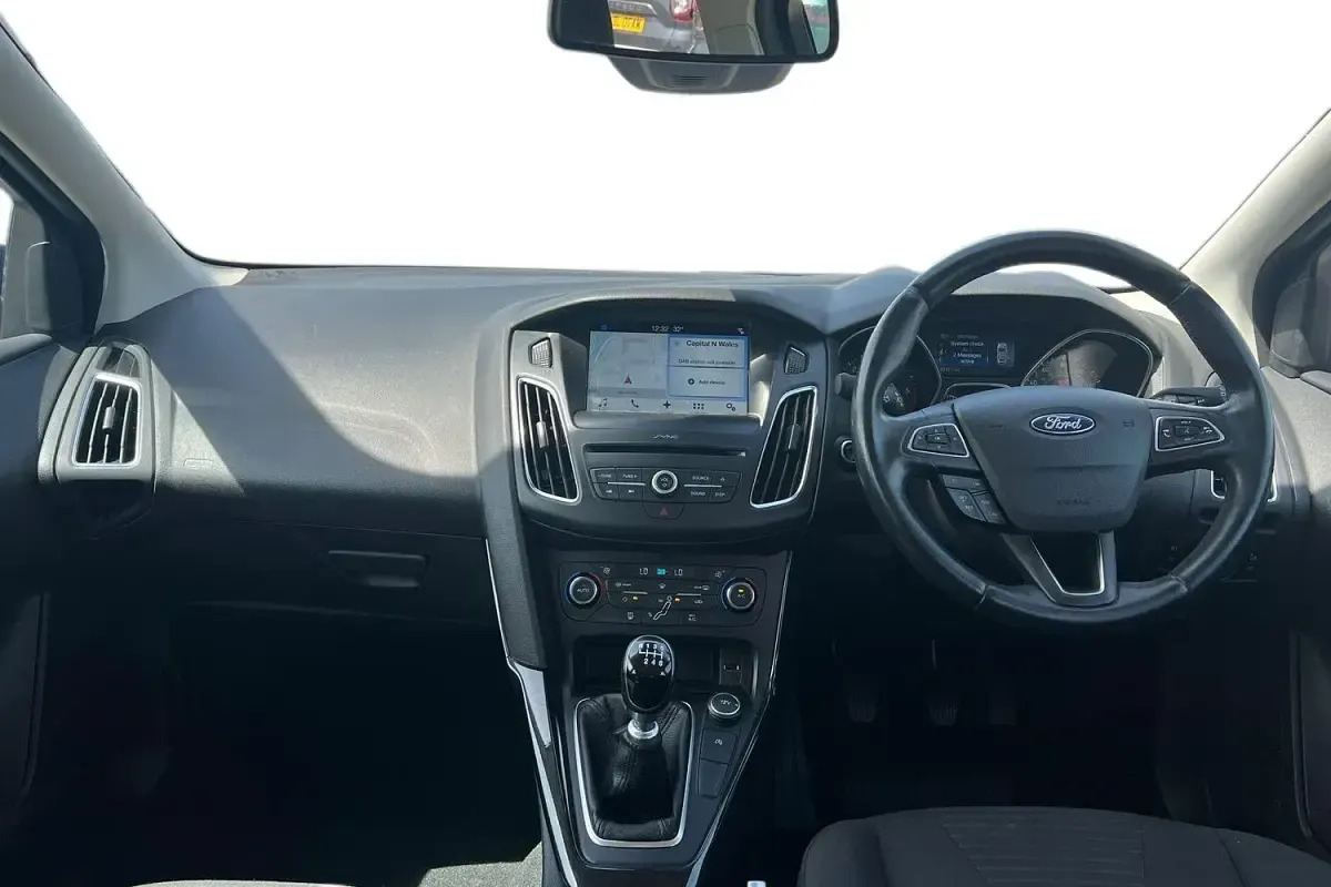 Used Ford Focus Titanium 120 HP (88 kW) 2017 Blue Hatchback