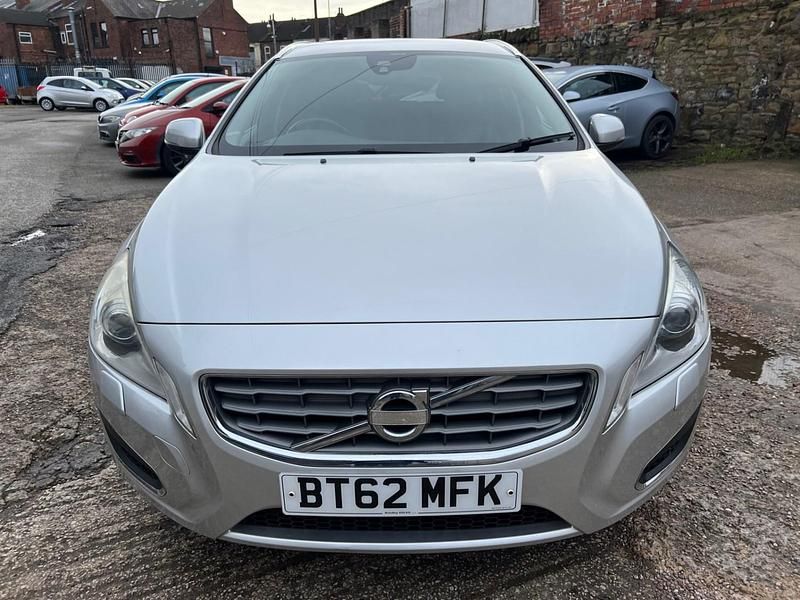 Used Volvo V60 SE Lux 115 HP (84 kW) 2013 Silver Estate
