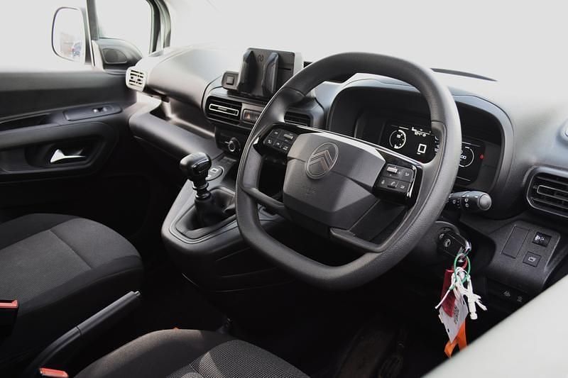 Used Citroën Berlingo 100 HP (73 kW) 2025 White MPV