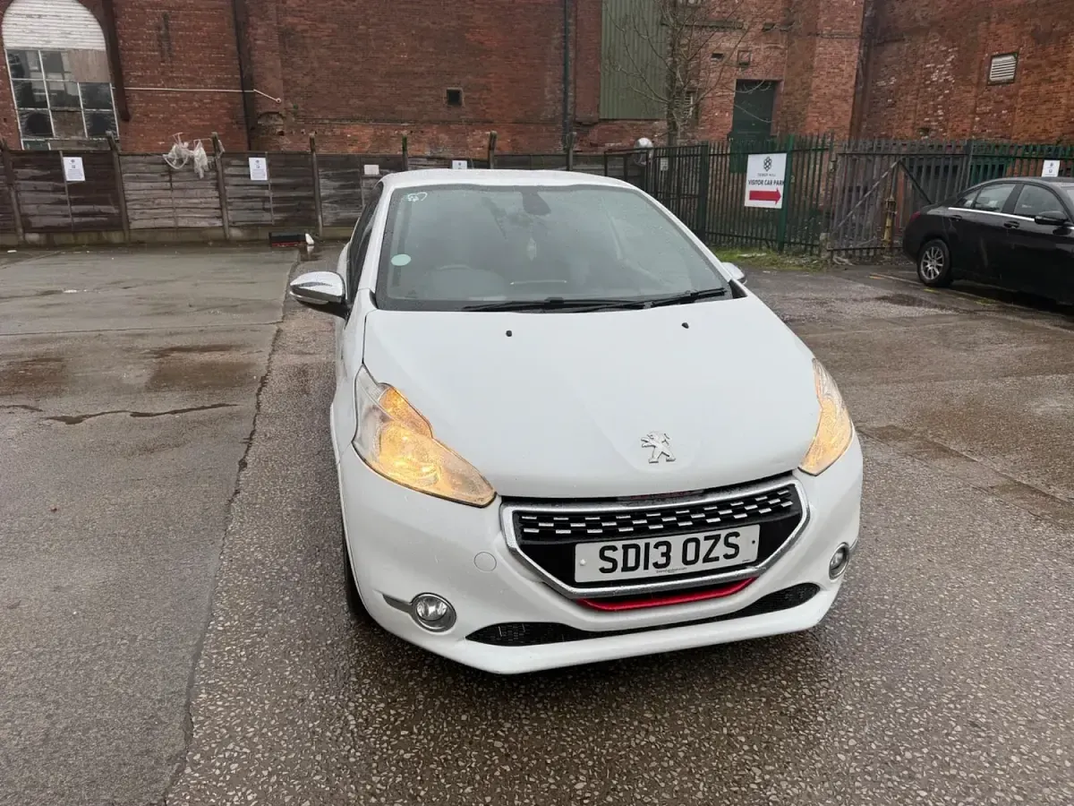 Used Peugeot 208 GTi 2013 White Hatchback