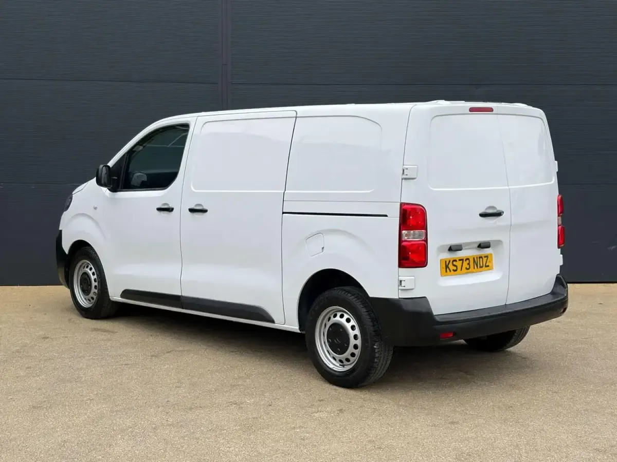 Używany Citroën Dispatch 2023 Biały Minivan