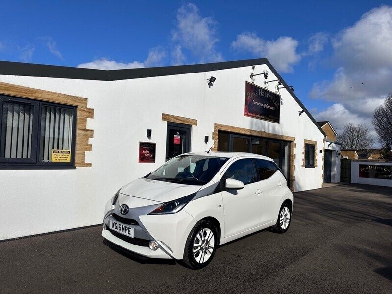 White Used 2016 Toyota Aygo X-pure Hatchback | £8,260 (Fair price) - Image 1/4