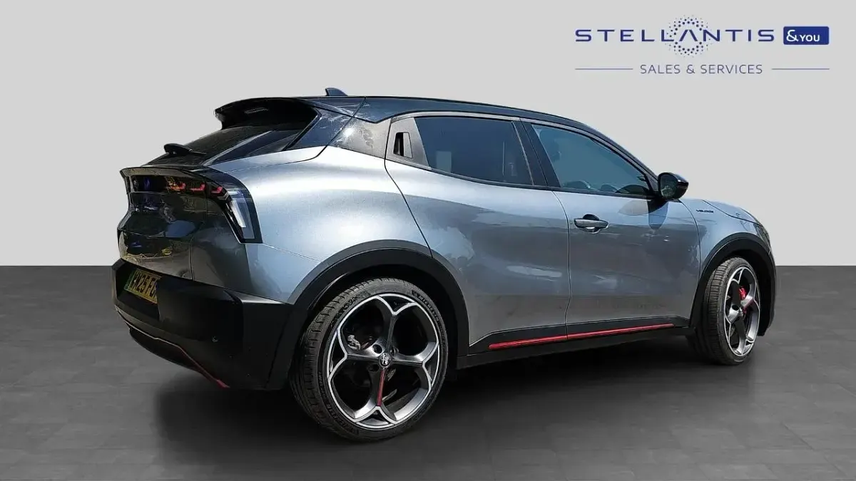 Used Alfa Romeo Junior Veloce 202 kW (276 HP) 2025 Black SUV