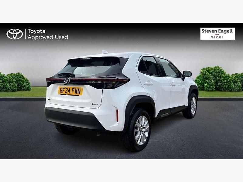 Used Toyota Yaris Hybrid 2024 White Hatchback