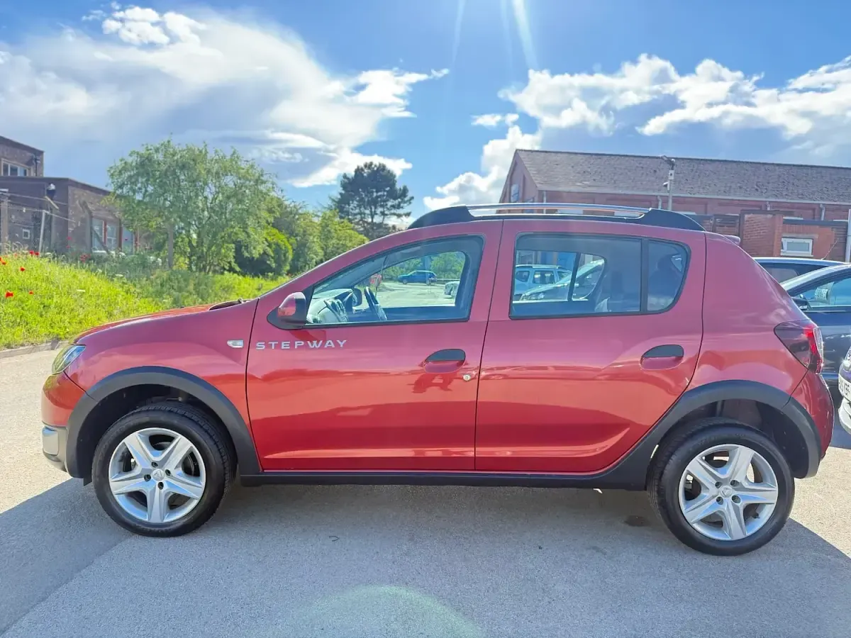 Used Dacia Sandero Ambiance 90 HP (66 kW) 2014 Red Hatchback
