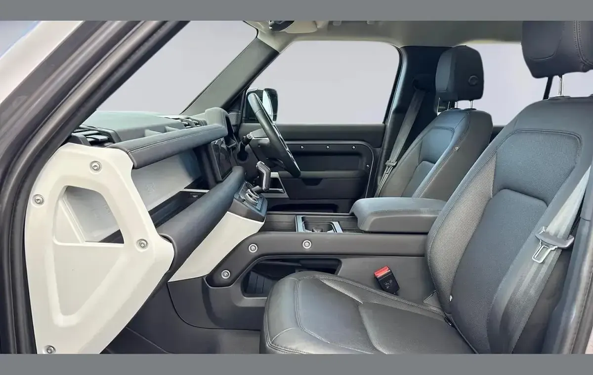 Used Land Rover Defender SE 245 HP (180 kW) 2024 Grey SUV