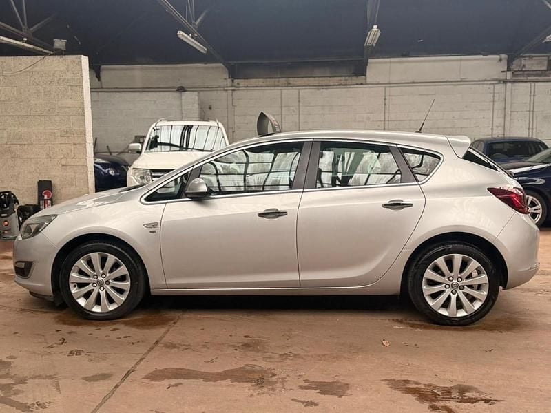Used Vauxhall Astra 115 HP (84 kW) 2013 Silver Hatchback