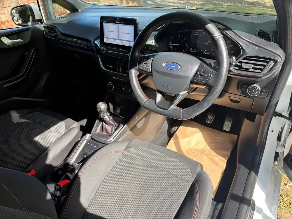 Used Ford Fiesta Sport 85 HP (62 kW) 2020 White Hatchback