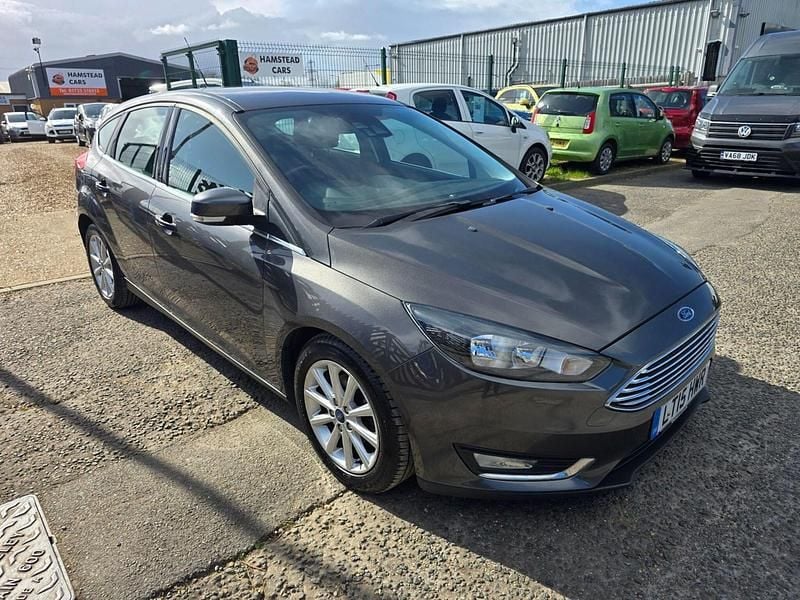 Used Ford Focus Titanium 125 HP (91 kW) 2015 Grey Hatchback
