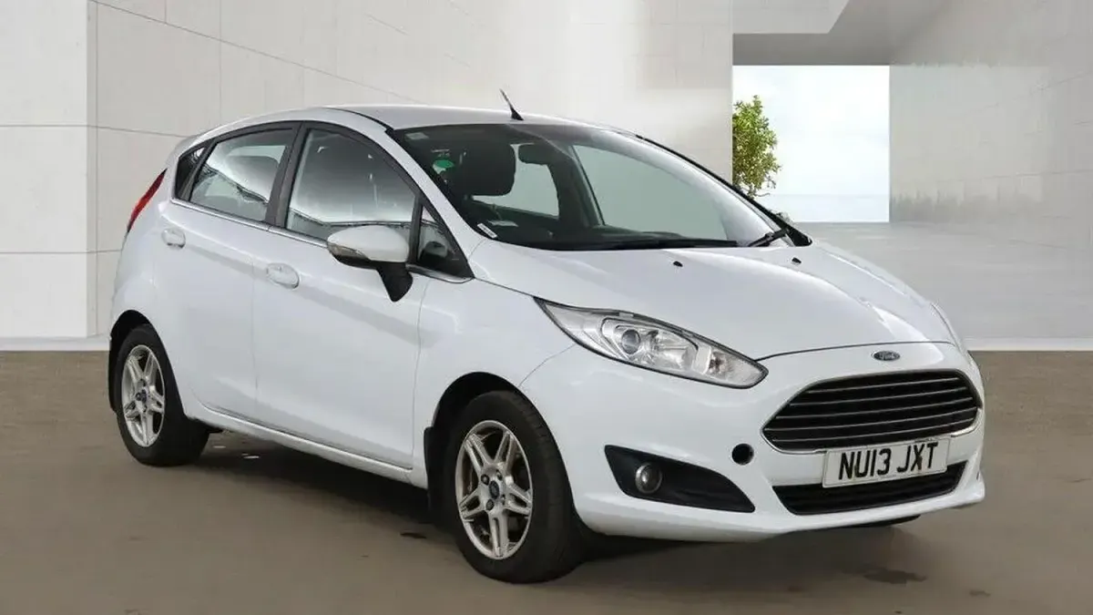 Used Ford Fiesta Zetec 2013 White Hatchback