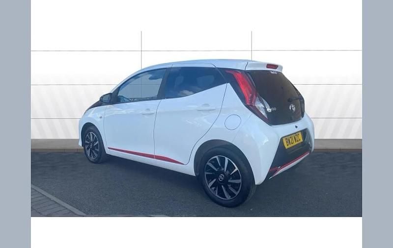 Used Toyota Aygo Trend 72 HP (52 kW) 2021 White Hatchback