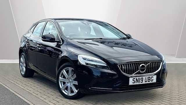 Used 2019 Volvo V40 Inscription Estate | £12,550 (Fair price) - Image 1/4