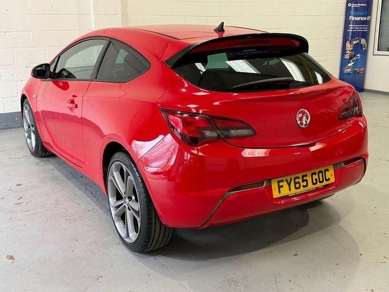 Used Vauxhall Astra GTC Edition 120 HP (88 kW) 2015 Red Coupe