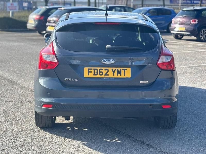 Used Ford Focus Zetec 115 HP (84 kW) 2013 Grey Hatchback