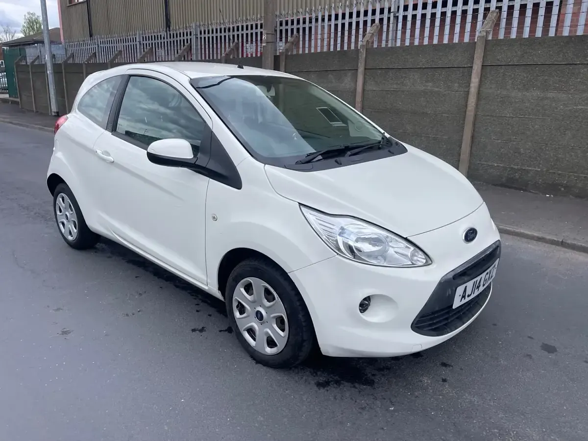 Used Ford Ka 69 HP (50 kW) 2014 White Hatchback