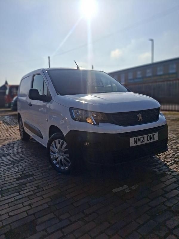 Used Peugeot Partner 131 HP (96 kW) 2021 White MPV