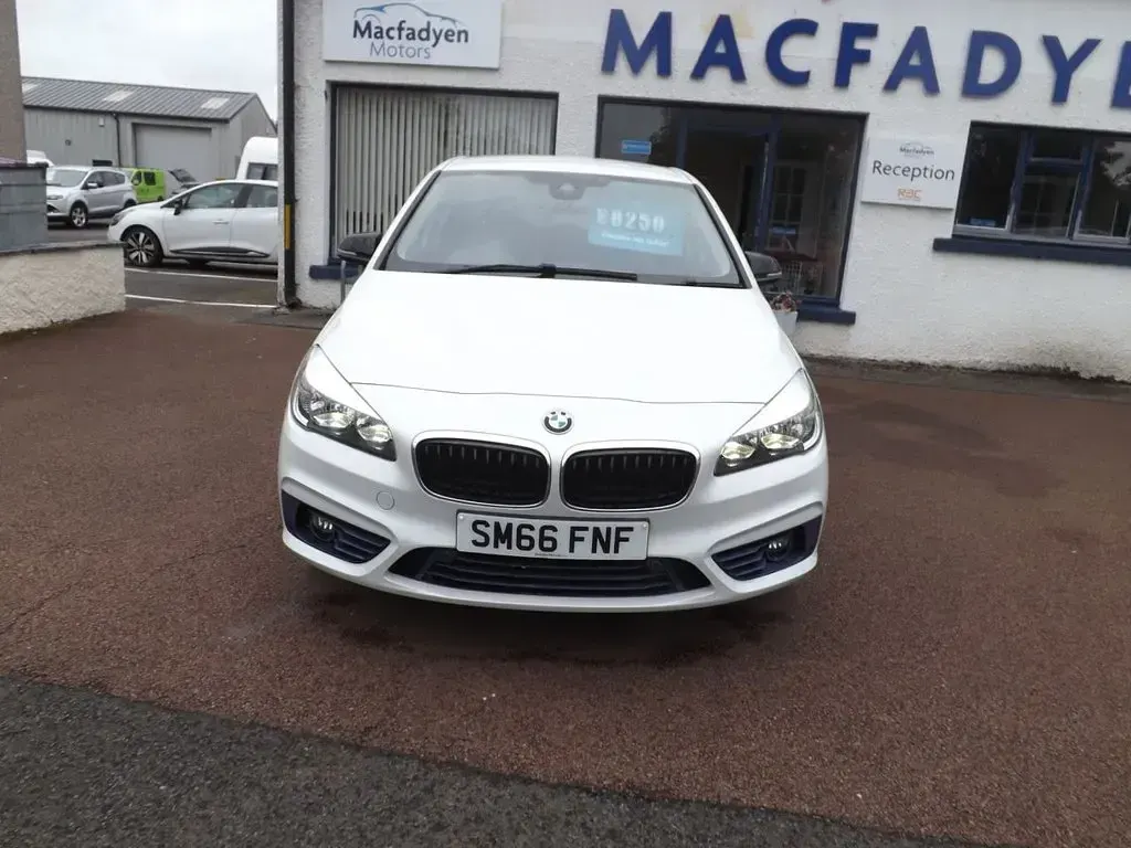 Used BMW 218 Sport Line 150 HP (110 kW) 2016 White Hatchback