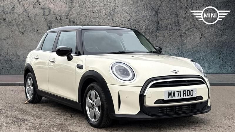 White Used 2021 Mini Cooper Classic Hatchback | £15,990 (Fair price) - Image 1/4