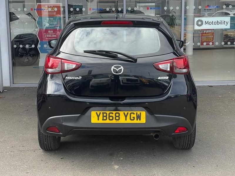 Begagnad Mazda 2 2018 Svart Halvkombi