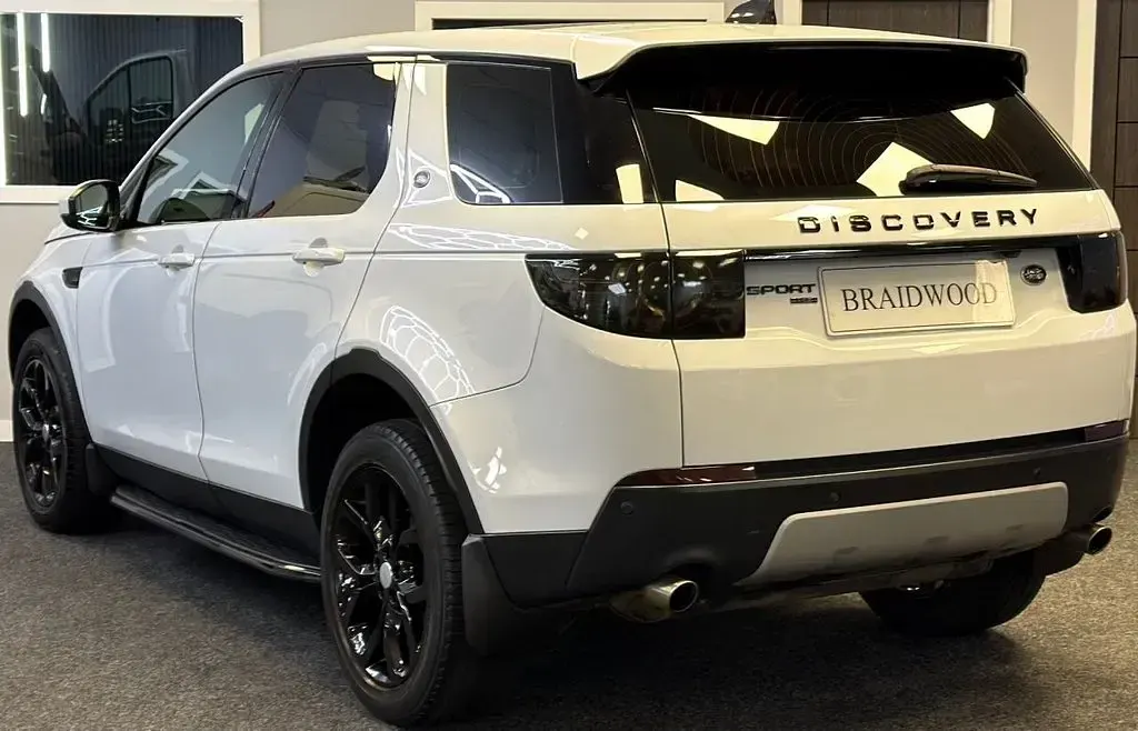 Used Land Rover Discovery Sport HSE 180 HP (132 kW) 2017 White SUV
