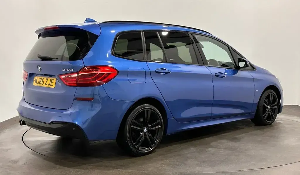 Begagnad BMW 218 M Sport 150 HK (110 kW) 2015 Blå Minibuss
