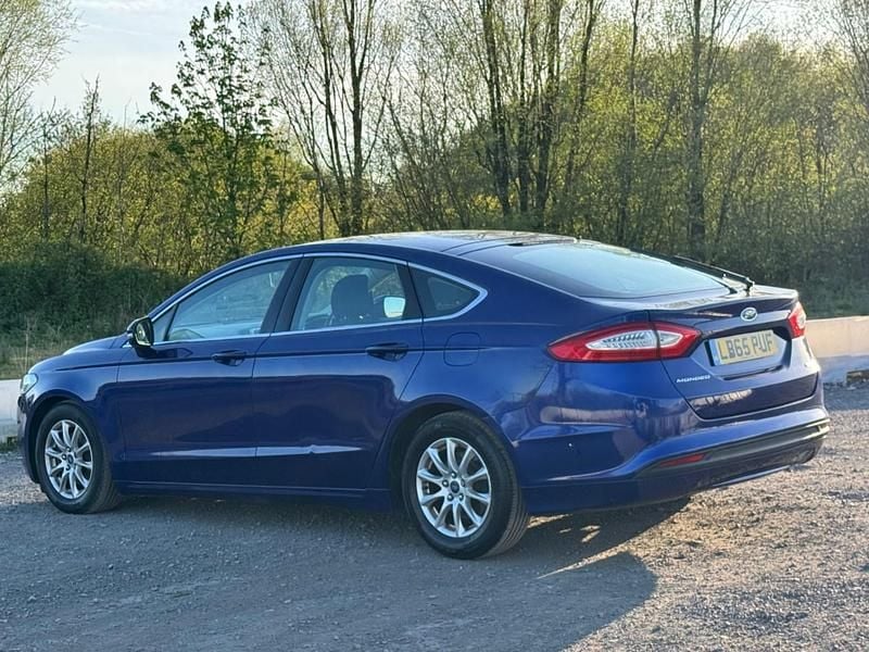 Used Ford Mondeo Zetec 120 HP (88 kW) 2016 Blue Hatchback