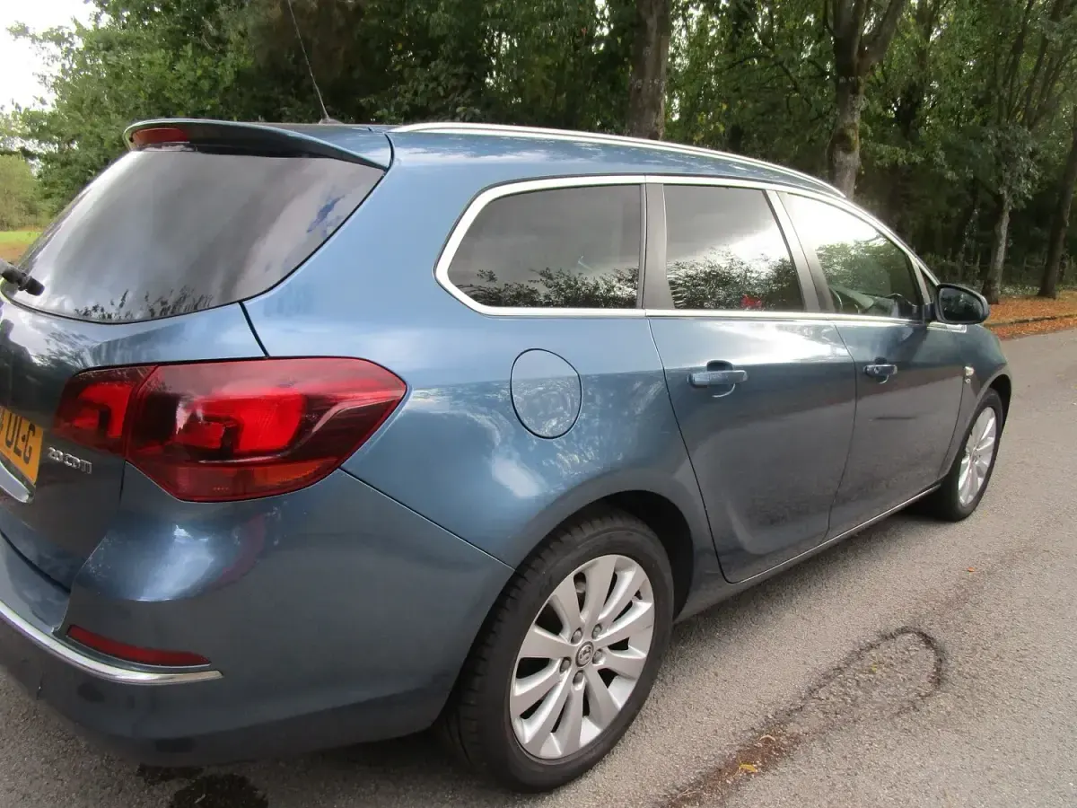 Used Vauxhall Astra Elite 165 HP (121 kW) 2014 Blue Estate