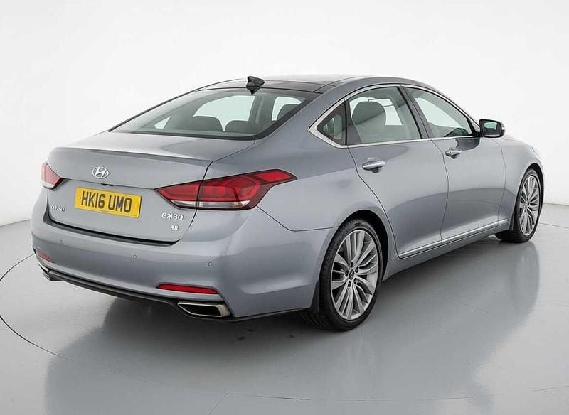 Used Hyundai Genesis 315 HP (231 kW) 2016 Silver Sedan