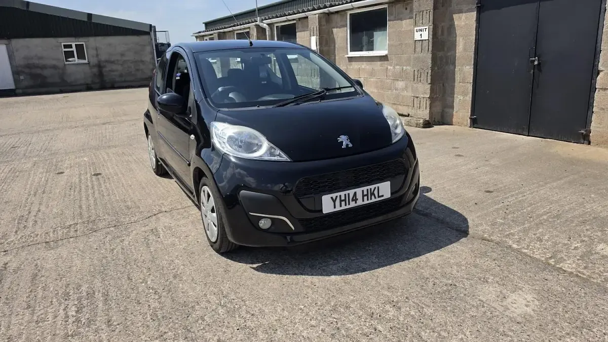 Used Peugeot 107 Active 68 HP (50 kW) 2014 Black Hatchback