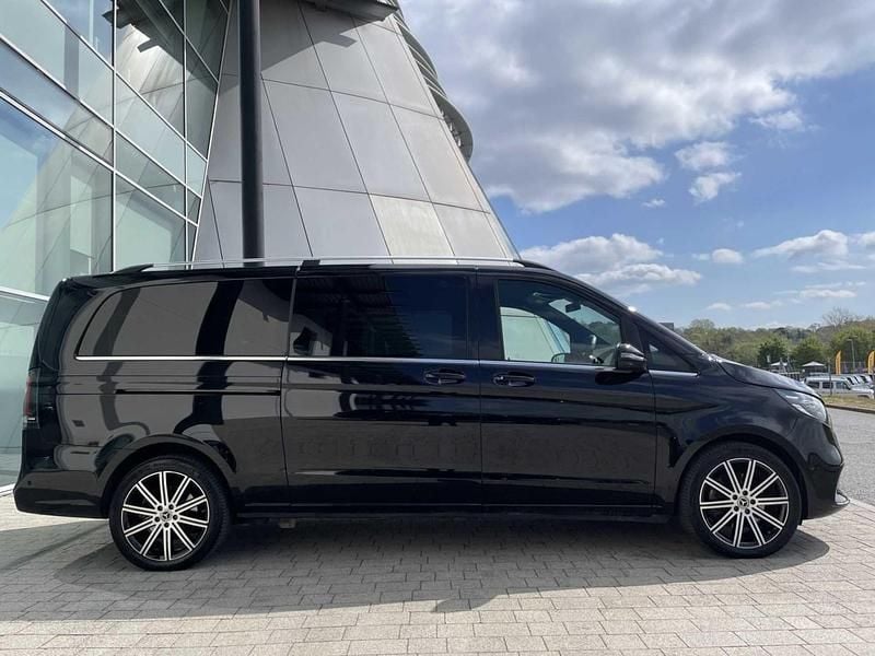 Begagnad Mercedes V300 Premium 2025 Svart Minibuss